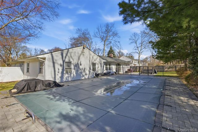 11 Shadetree Lane, Stony Brook, NY 11790