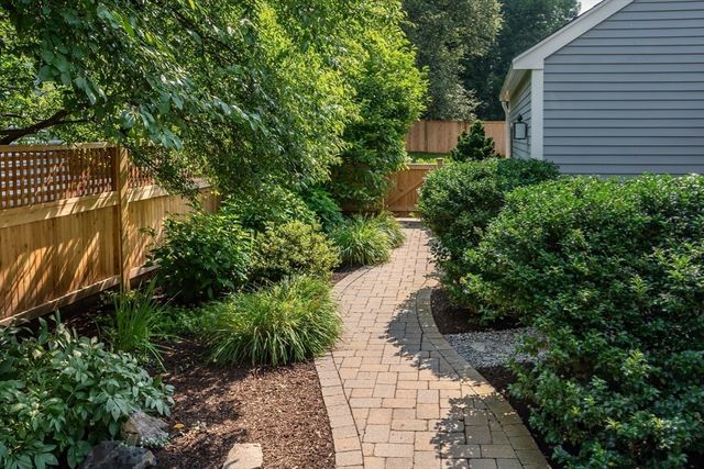 12 Cutting Cross Way 12, Wayland, MA 01778