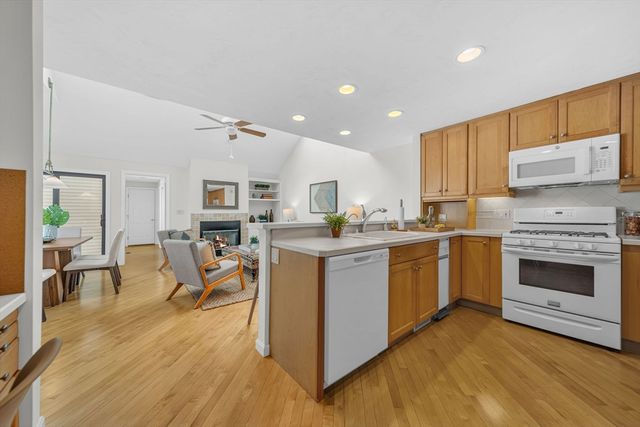 12 Cutting Cross Way 12, Wayland, MA 01778