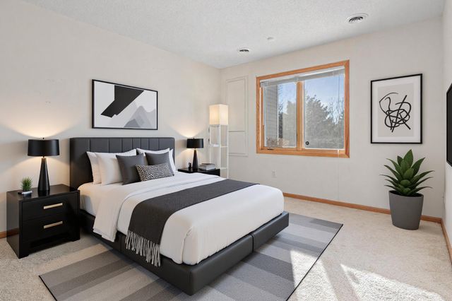 14326 Peninsula Point Drive, Savage, MN 55378