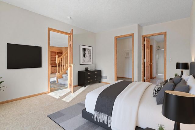 14326 Peninsula Point Drive, Savage, MN 55378