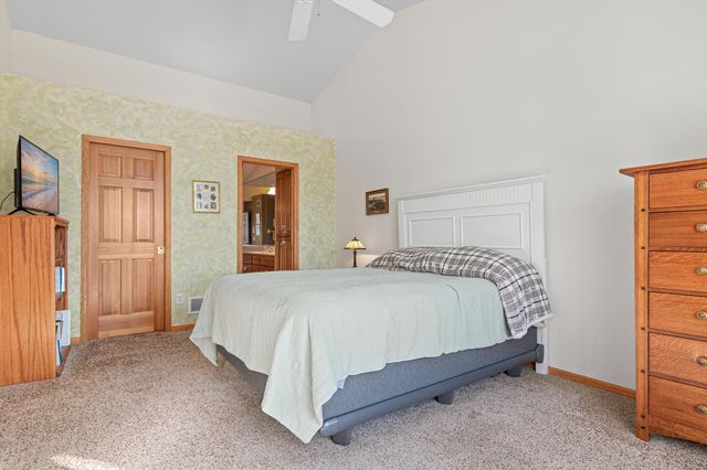 14326 Peninsula Point Drive, Savage, MN 55378