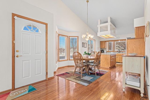 14326 Peninsula Point Drive, Savage, MN 55378