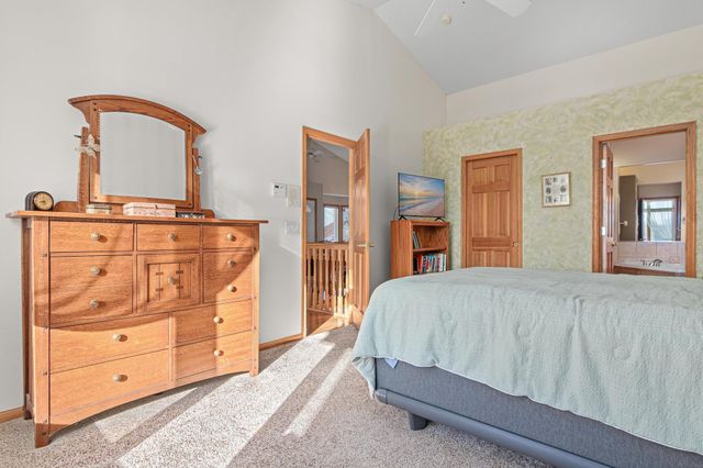 14326 Peninsula Point Drive, Savage, MN 55378