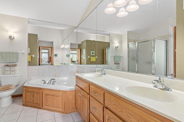 14326 Peninsula Point Drive, Savage, MN 55378