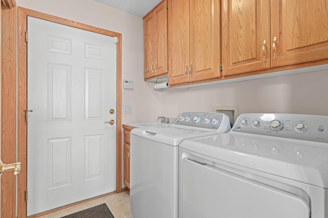 14326 Peninsula Point Drive, Savage, MN 55378