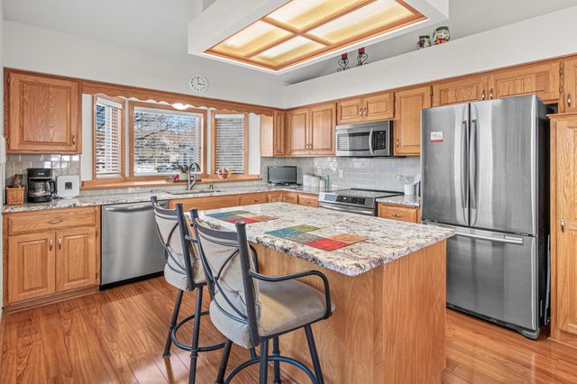 14326 Peninsula Point Drive, Savage, MN 55378