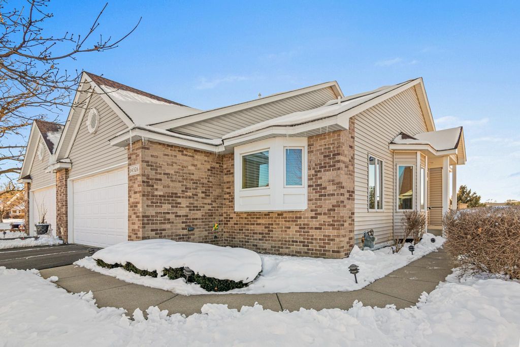 14326 Peninsula Point Drive, Savage, MN 55378