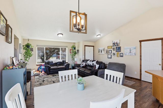 1038 S WEST Dr, Airway Heights, WA 99001