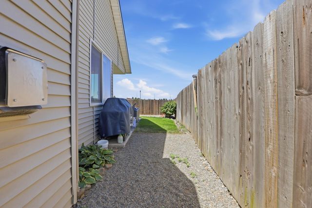 1038 S WEST Dr, Airway Heights, WA 99001