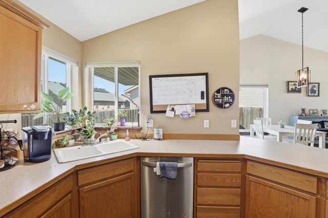 1038 S WEST Dr, Airway Heights, WA 99001
