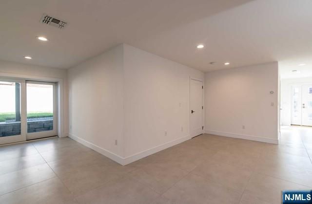 129 Rothwell Avenue, Cliffside Park, NJ 07010