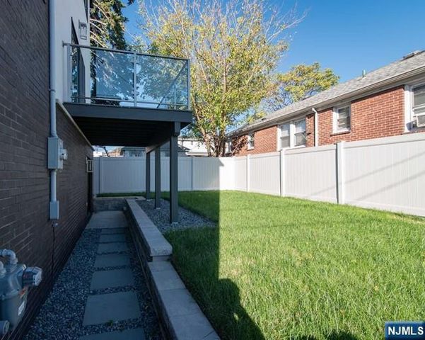129 Rothwell Avenue, Cliffside Park, NJ 07010