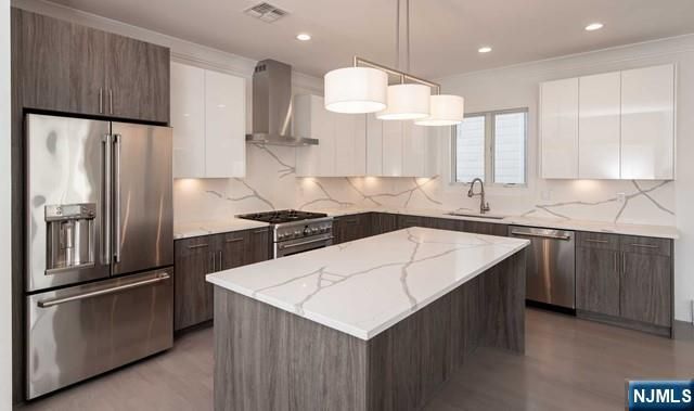 129 Rothwell Avenue, Cliffside Park, NJ 07010