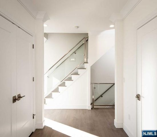 129 Rothwell Avenue, Cliffside Park, NJ 07010
