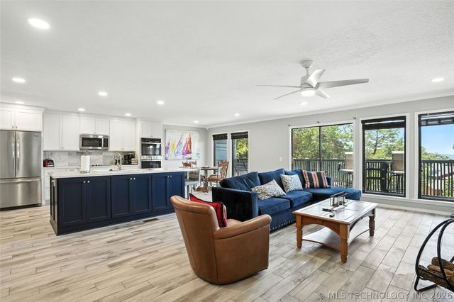 42 Diamond Head Drive 42, Sand Springs, OK 74063