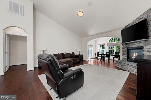 25079 CHAFEE CIR, Aldie, VA 20105