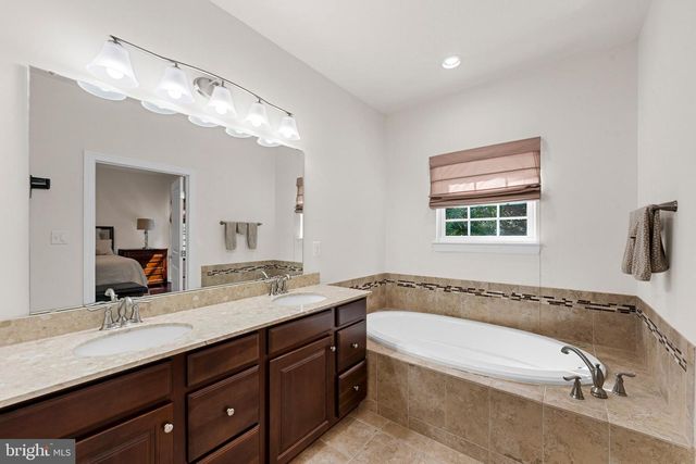 25079 CHAFEE CIR, Aldie, VA 20105