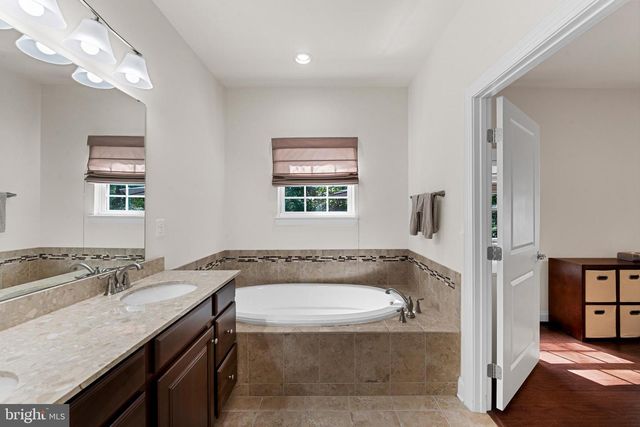 25079 CHAFEE CIR, Aldie, VA 20105