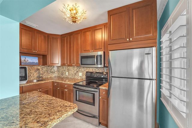 1187 Hillsboro Mile 9e, Hillsboro Beach, FL 33062