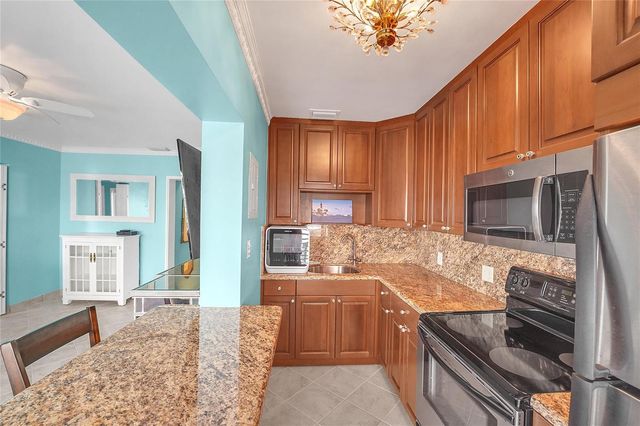 1187 Hillsboro Mile 9e, Hillsboro Beach, FL 33062