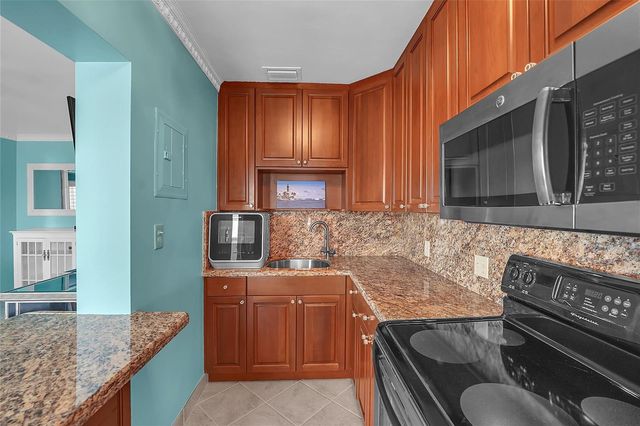 1187 Hillsboro Mile 9e, Hillsboro Beach, FL 33062