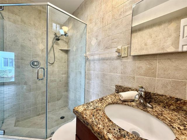 1187 Hillsboro Mile 9e, Hillsboro Beach, FL 33062