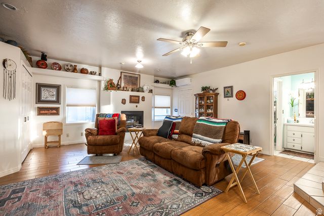 2124 E CHERRY LN, Layton, UT 84040