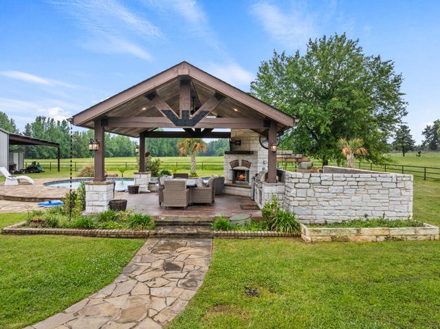2320 W State Highway 11, Pittsburg, TX 75686