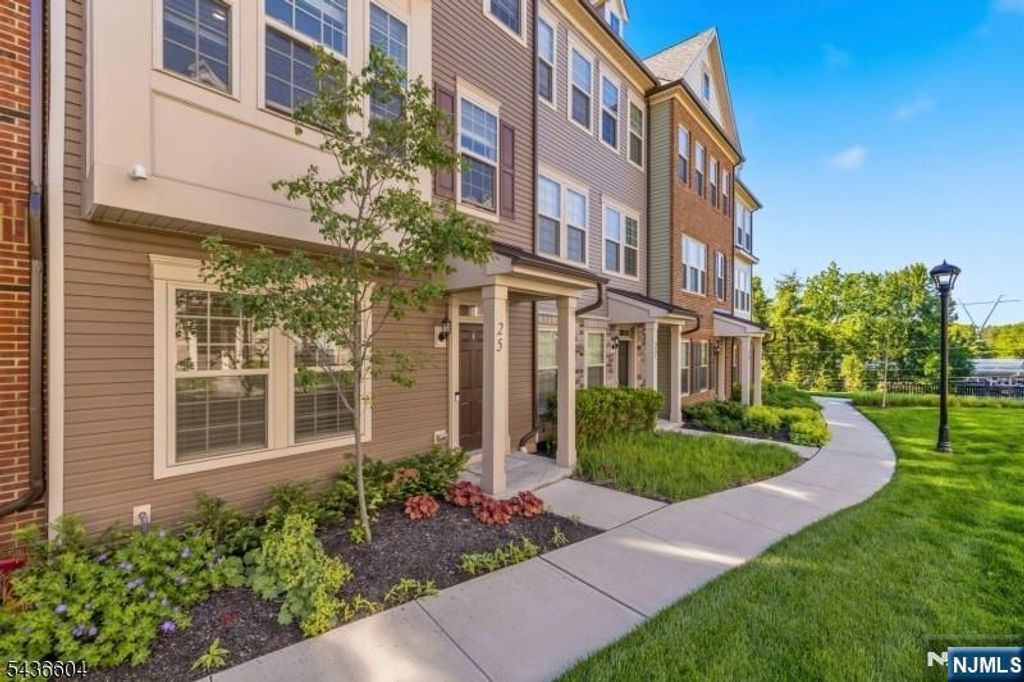 25 Haralson Court, Livingston, NJ 07039