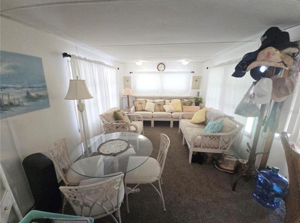 Image 5 of property listing at 707 49TH AVENUE DRIVE W, Bradenton, FL 34207