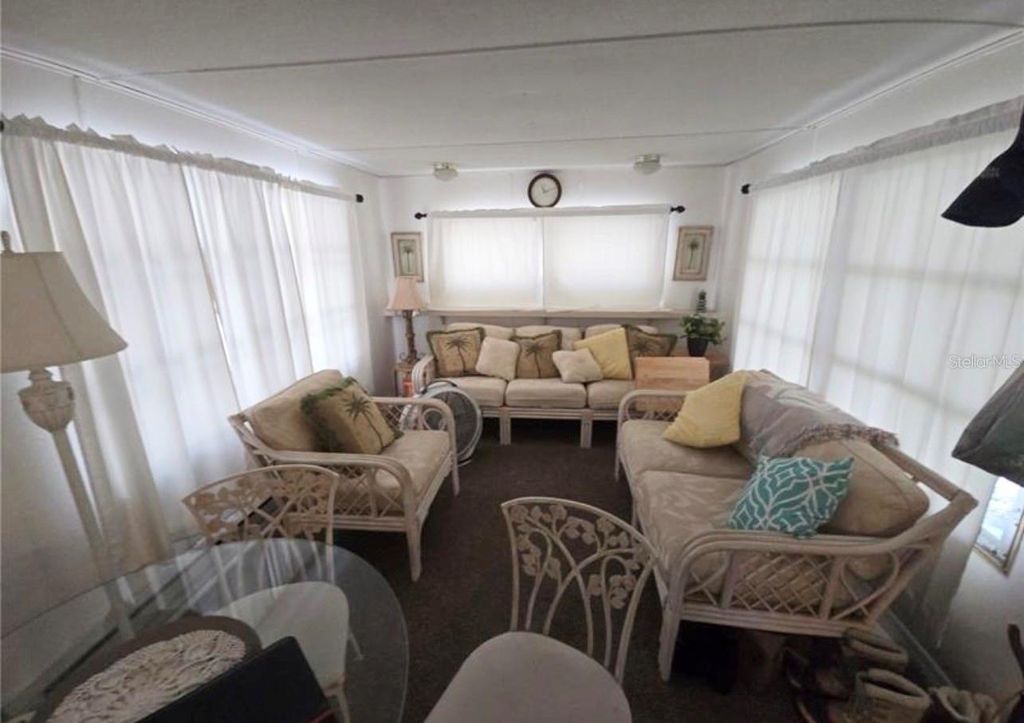 Image 6 of property listing at 707 49TH AVENUE DRIVE W, Bradenton, FL 34207