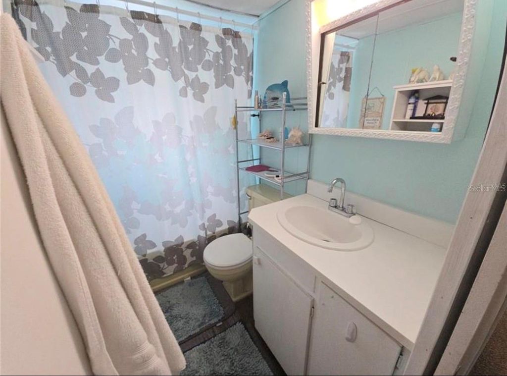 Image 7 of property listing at 707 49TH AVENUE DRIVE W, Bradenton, FL 34207