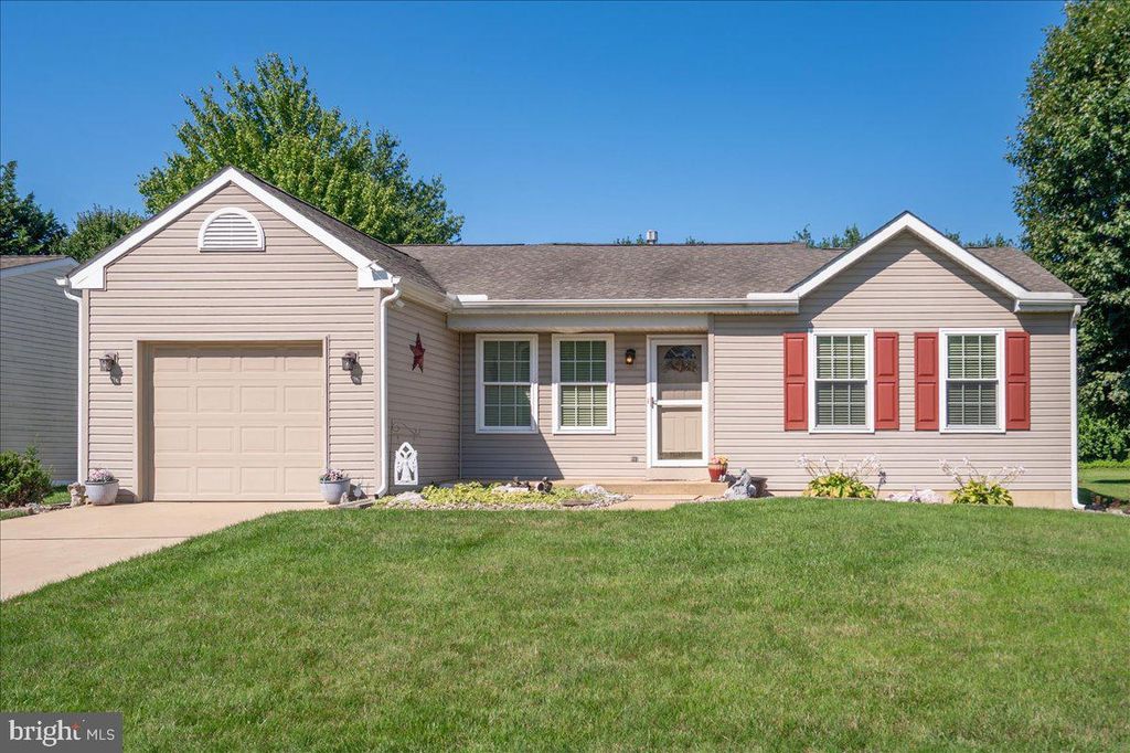 28 DASHER AVE, BEAR, DE 19701 — exterior
