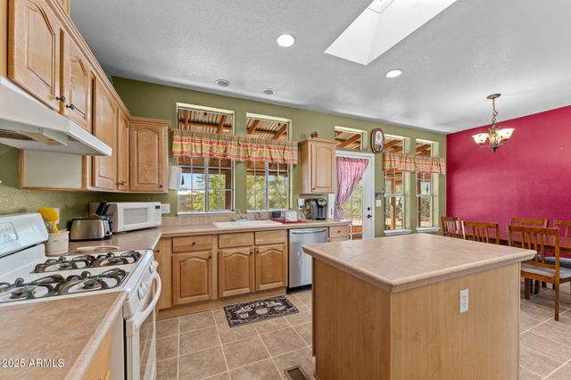 23345 W LOS HUESOS Way, Congress, AZ 85332