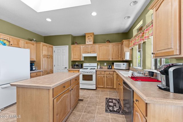 23345 W LOS HUESOS Way, Congress, AZ 85332