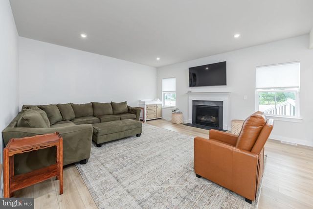5 PRESLEY WAY, Williamstown, NJ 08094