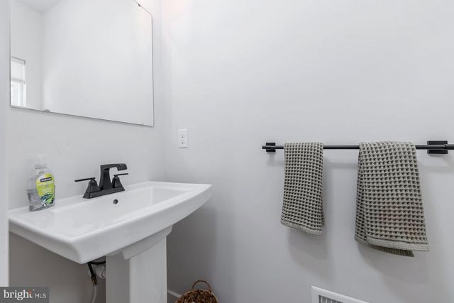 5 PRESLEY WAY, Williamstown, NJ 08094