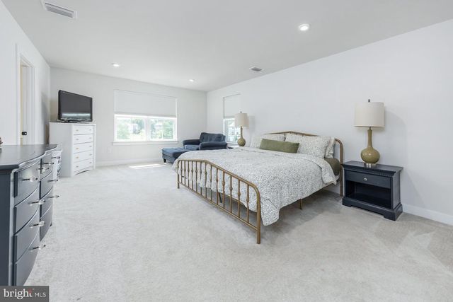 5 PRESLEY WAY, Williamstown, NJ 08094