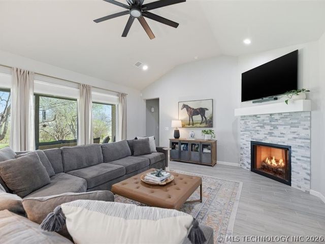 2414 W Union Place, Collinsville, OK 74021