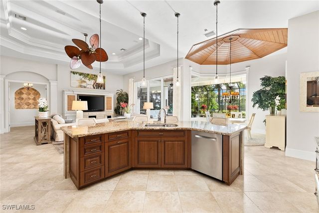 7717 Trent CT, Naples, FL 34113