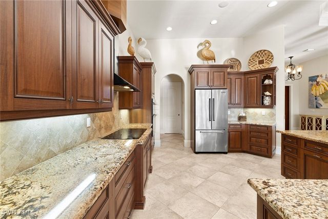 7717 Trent CT, Naples, FL 34113