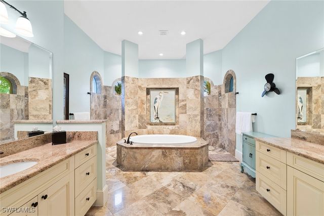 7717 Trent CT, Naples, FL 34113