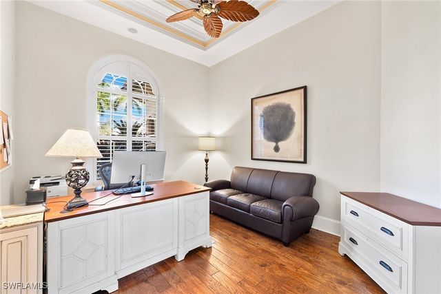 7717 Trent CT, Naples, FL 34113