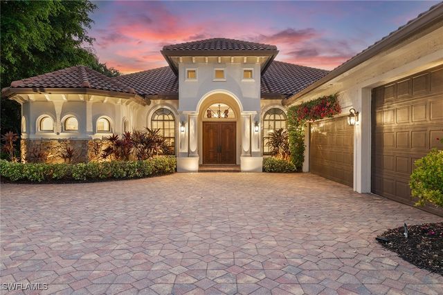 7717 Trent CT, Naples, FL 34113