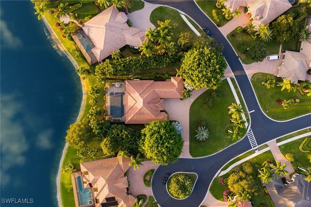 7717 Trent CT, Naples, FL 34113