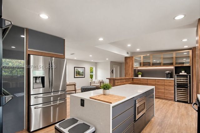 6121 NW 40th St, Virginia Gardens, FL 33166