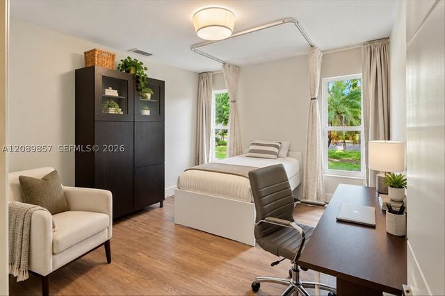 6121 NW 40th St, Virginia Gardens, FL 33166