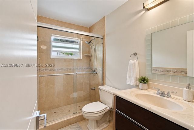 6121 NW 40th St, Virginia Gardens, FL 33166