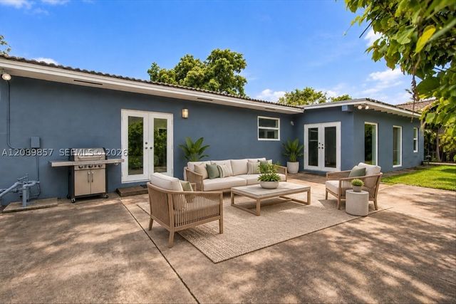 6121 NW 40th St, Virginia Gardens, FL 33166
